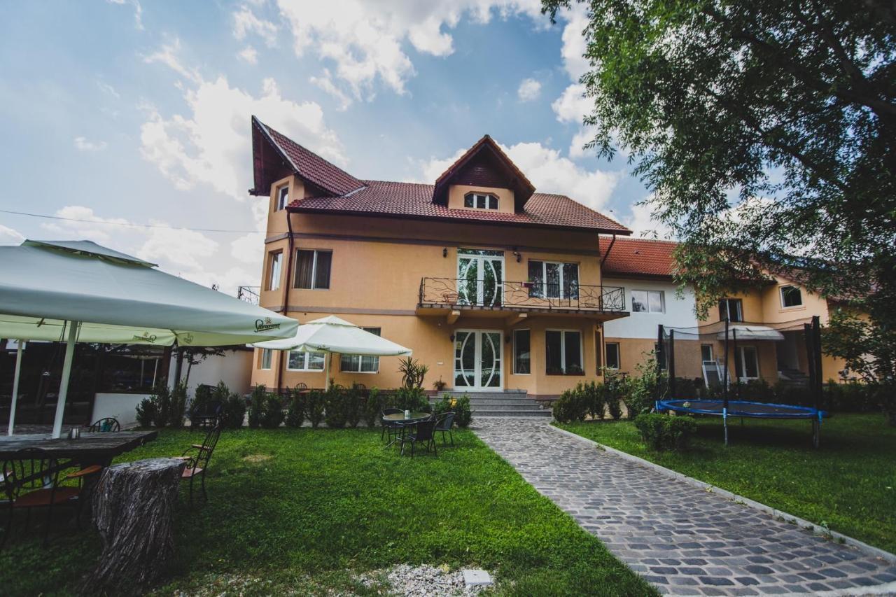La Padure Pensiune-Restaurant Novaci-Străini Esterno foto